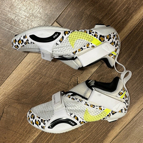 Woman’s cycle shoes. - Picture 2 of 5